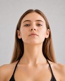 Beispielfoto: angehobener Hals