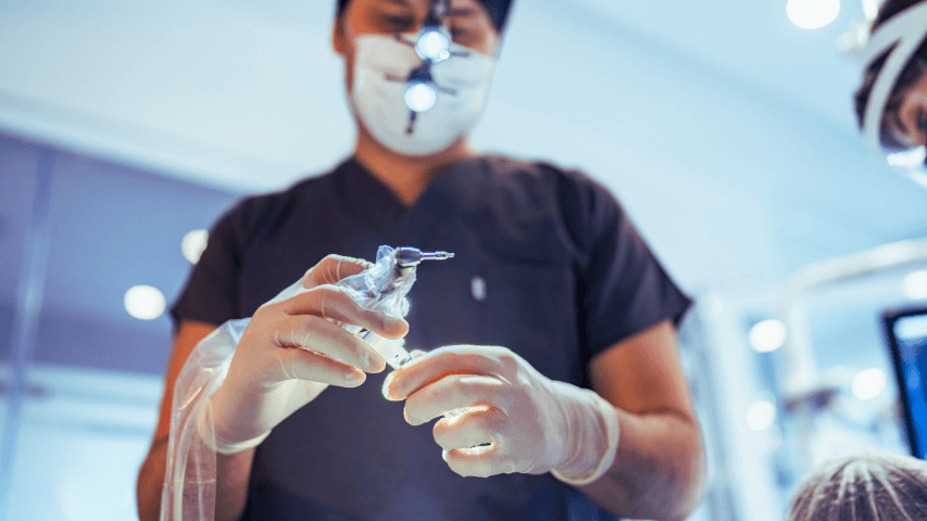 Czym są i kiedy stosuje się implanty zygomatyczne?